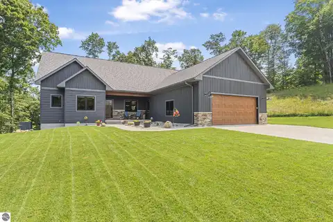 6238 E Gallivan Road, Cedar, MI 49621