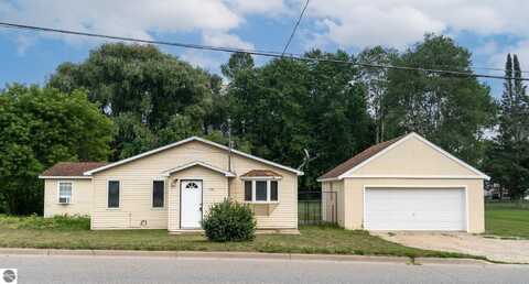 358 N Corning Street, Farwell, MI 48622