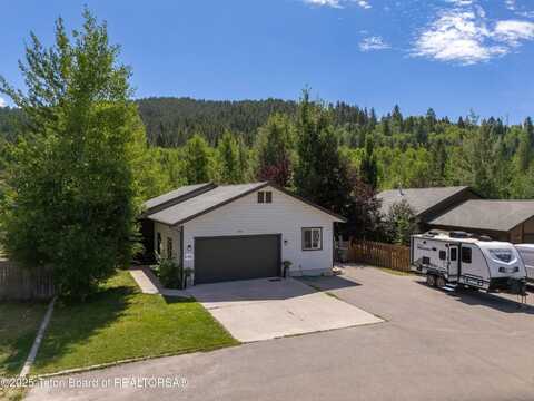 404 SNAKE RIVER Drive, Alpine, WY 83128