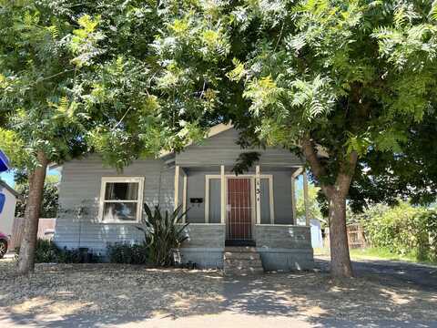 134 S Quince Avenue, Exeter, CA 93221
