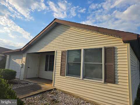 555 HONEYSUCKLE COURT, PINE GROVE, PA 17963