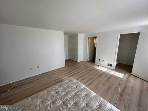 69 THORNHILL LANE, WILLINGBORO, NJ 08046