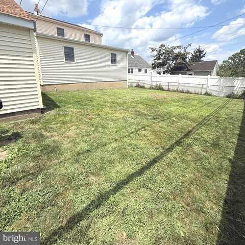 30 BUNTING LANE, ASTON, PA 19014