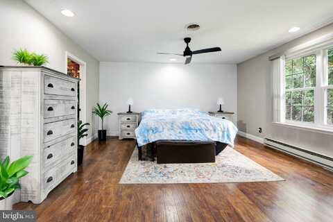 7411 BLACK HORSE PIKE, MAYS LANDING, NJ 08330