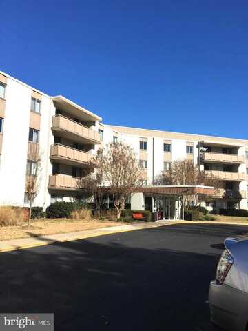 7501 DEMOCRACY BOULEVARD, BETHESDA, MD 20817