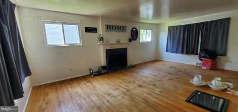 7956 CROSS CREEK DRIVE, GLEN BURNIE, MD 21061