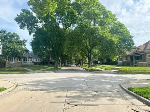 48Th, MILWAUKEE, WI 53210