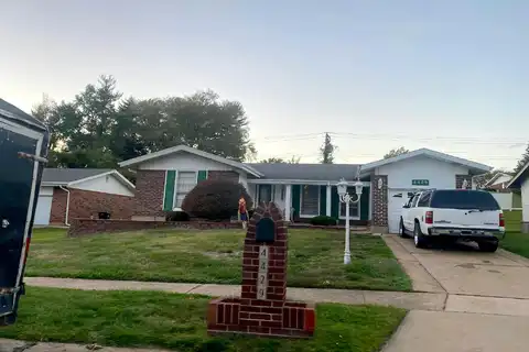 Papal, FLORISSANT, MO 63033