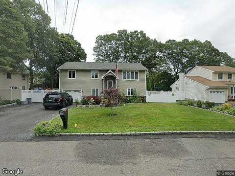 Avenue A, HOLBROOK, NY 11741