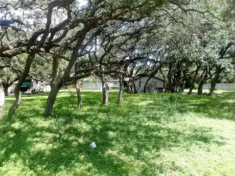 Country Club, BEEVILLE, TX 78102