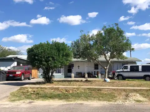 11Th, CARRIZO SPRINGS, TX 78834