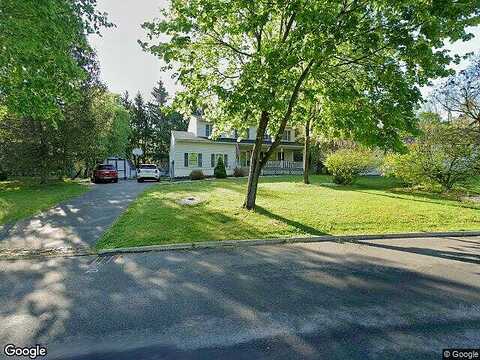 Washington Dr, Woodbury, NY 11797