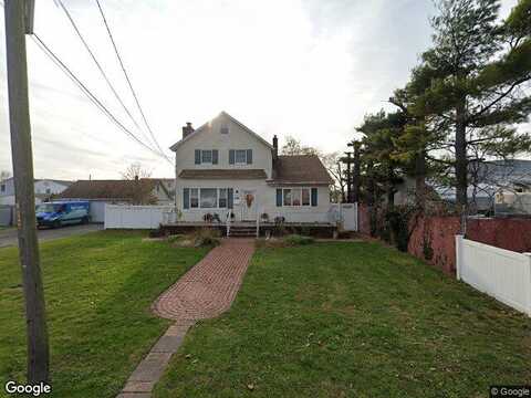 6Th, LINDENHURST, NY 11757