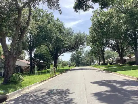 David, TYLER, TX 75703
