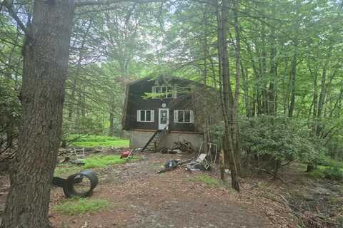 Cypress Ln, Greentown, PA 18426