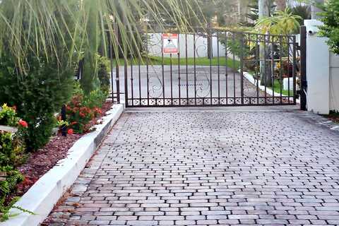 15Th, DANIA, FL 33004