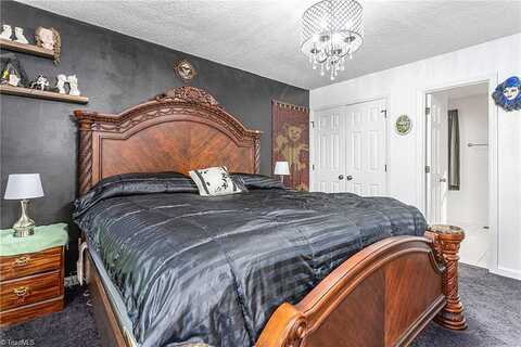 Branderwood, GREENSBORO, NC 27407