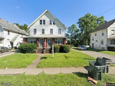 Sexton St, Struthers, OH 44471