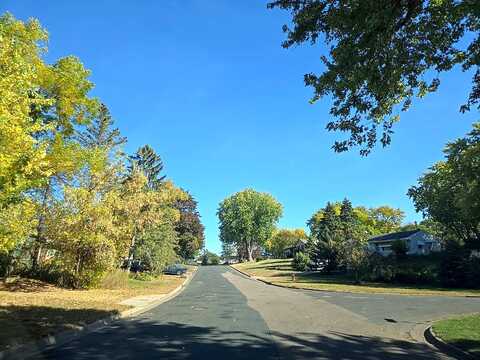 Hattie, SAINT PAUL, MN 55125