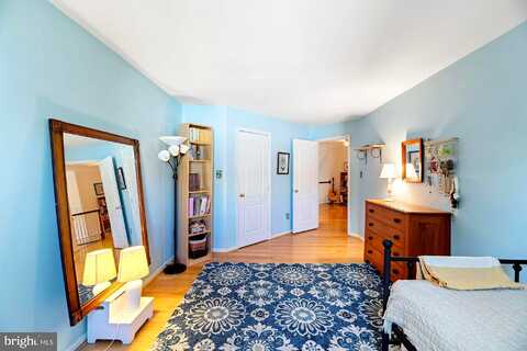 Central, VIENNA, VA 22182