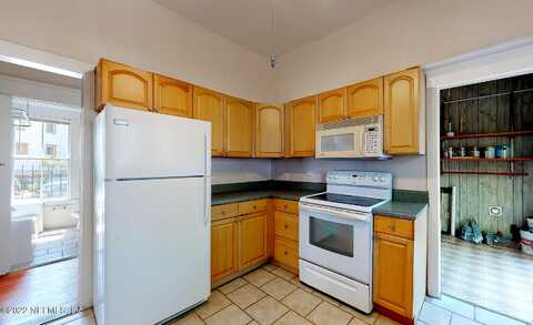 Laura, JACKSONVILLE, FL 32206