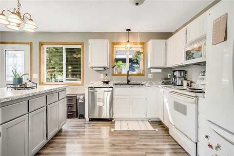 Circle, BRAHAM, MN 55006