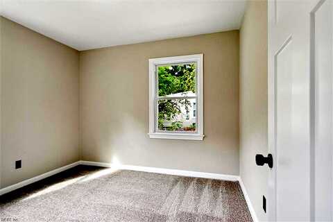 De Gaule, NEWPORT NEWS, VA 23605
