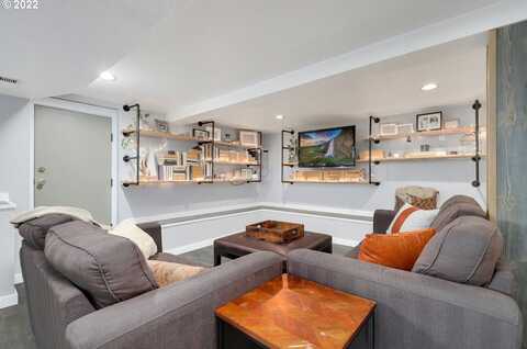 35Th, PORTLAND, OR 97221