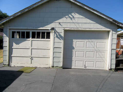 White, KLAMATH FALLS, OR 97601