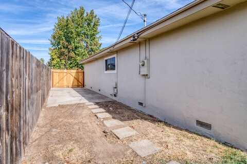 Dennis, CLOVIS, CA 93612
