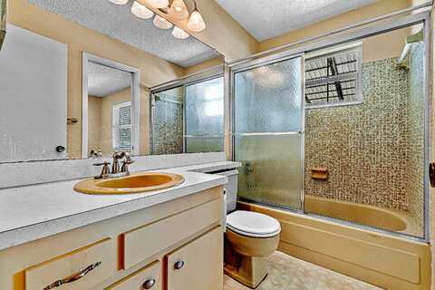 18Th, BOYNTON BEACH, FL 33426