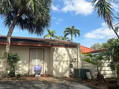 Loch Isle, MIAMI LAKES, FL 33014