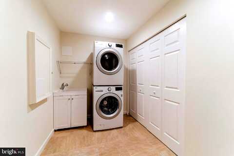 Borge, OAKTON, VA 22124