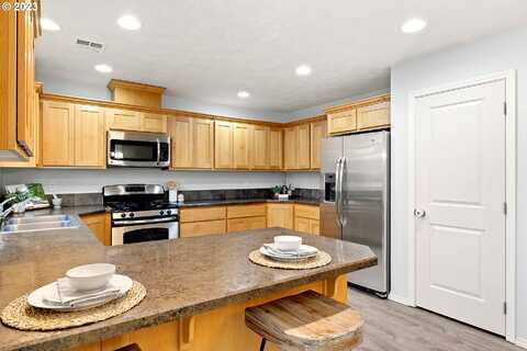 Jade, WARRENTON, OR 97146