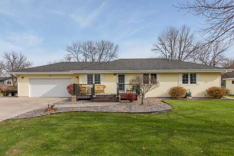 Trista, SAINT BONIFACIUS, MN 55375