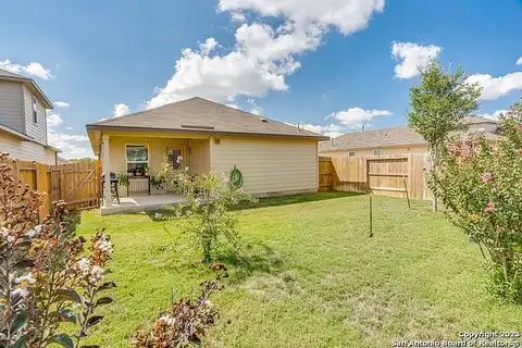 Middle Green, FLORESVILLE, TX 78114