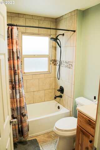 Main, ROSEBURG, OR 97470