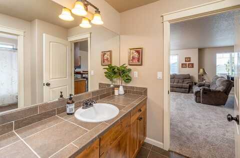 29Th, REDMOND, OR 97756