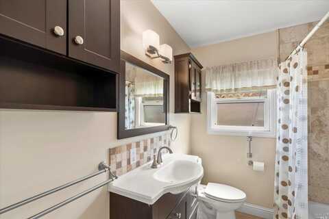Valley Center, SANTA ROSA, CA 95405