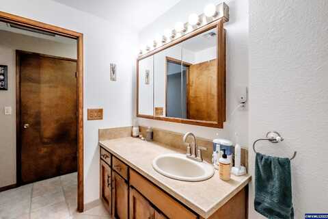 Fir Oaks, LEBANON, OR 97355
