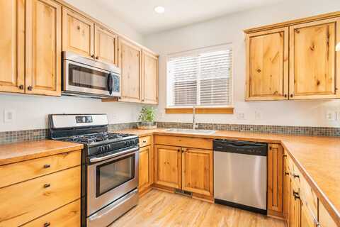 Knightsbridge, BEND, OR 97702