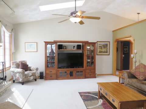 Savanna, JANESVILLE, WI 53546