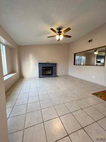 Candace, BAKERSFIELD, CA 93307