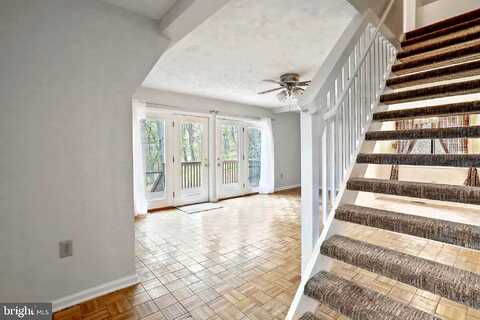 Jonathan, LINDEN, VA 22642