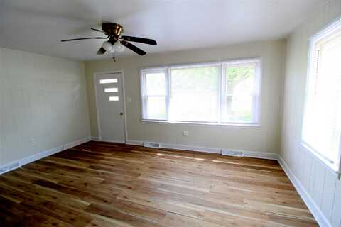 Side, GROTTOES, VA 24441
