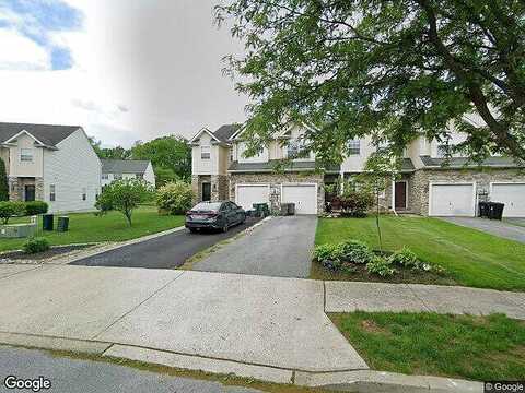 Maple, ALBURTIS, PA 18011