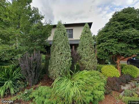 Toms, HOOD RIVER, OR 97031