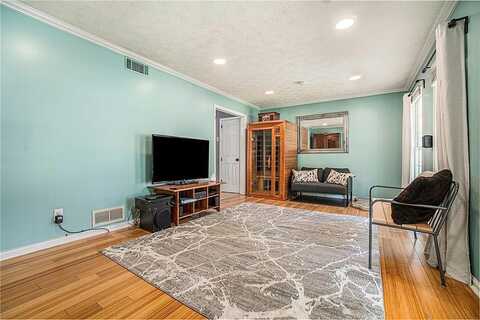 Amber, LILBURN, GA 30047