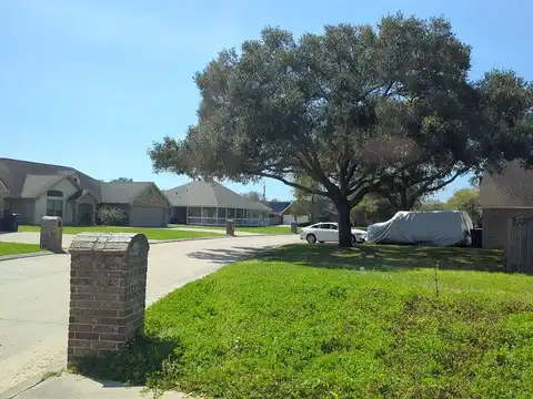 Michelle, VIDOR, TX 77662