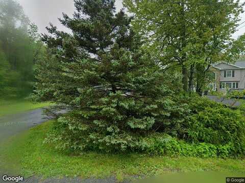 Glen Circle, TOBYHANNA, PA 18466